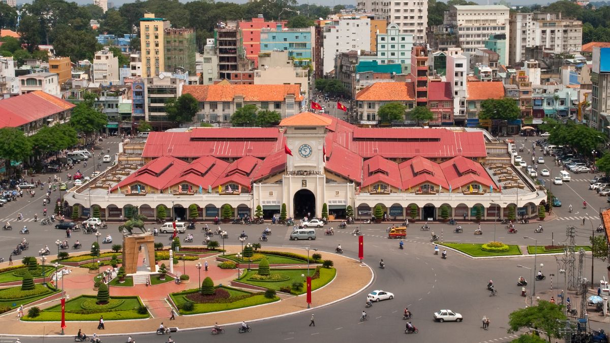 Thủ tục thuê xe cho người nước ngoài tại HCM chi tiết từ A-Z | Cho Thuê Xe Máy TPHCM